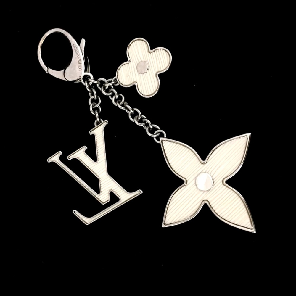 A pre-owned . Louis Vuitton Bijoux Sac Fleur De Epi 2 Key Ring Charm l